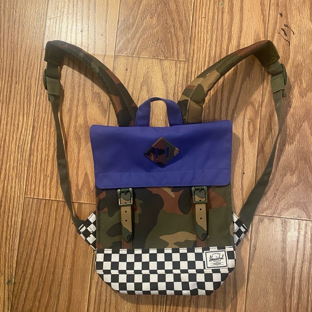 NWOT Herschel back pack. In perfect condition, never used!